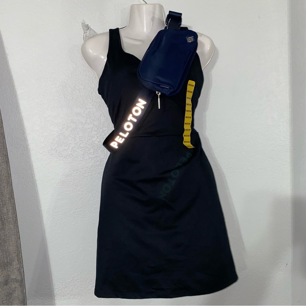 NWT LULULEMON Everywhere Belt Bag 1L navy blue  GAPfit active tank dress blk